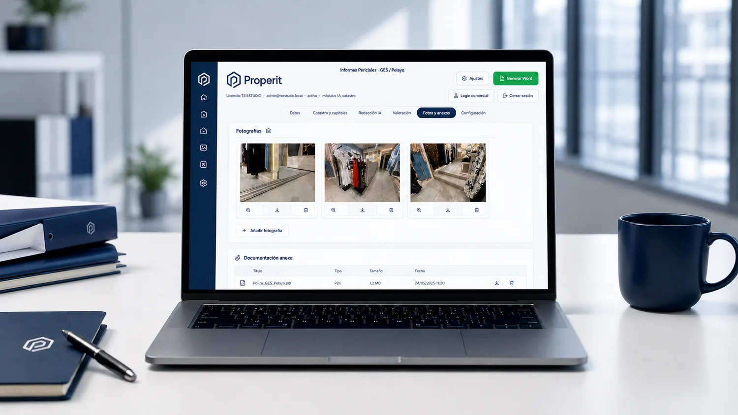 Puesto de trabajo ordenado trabajando con Properit